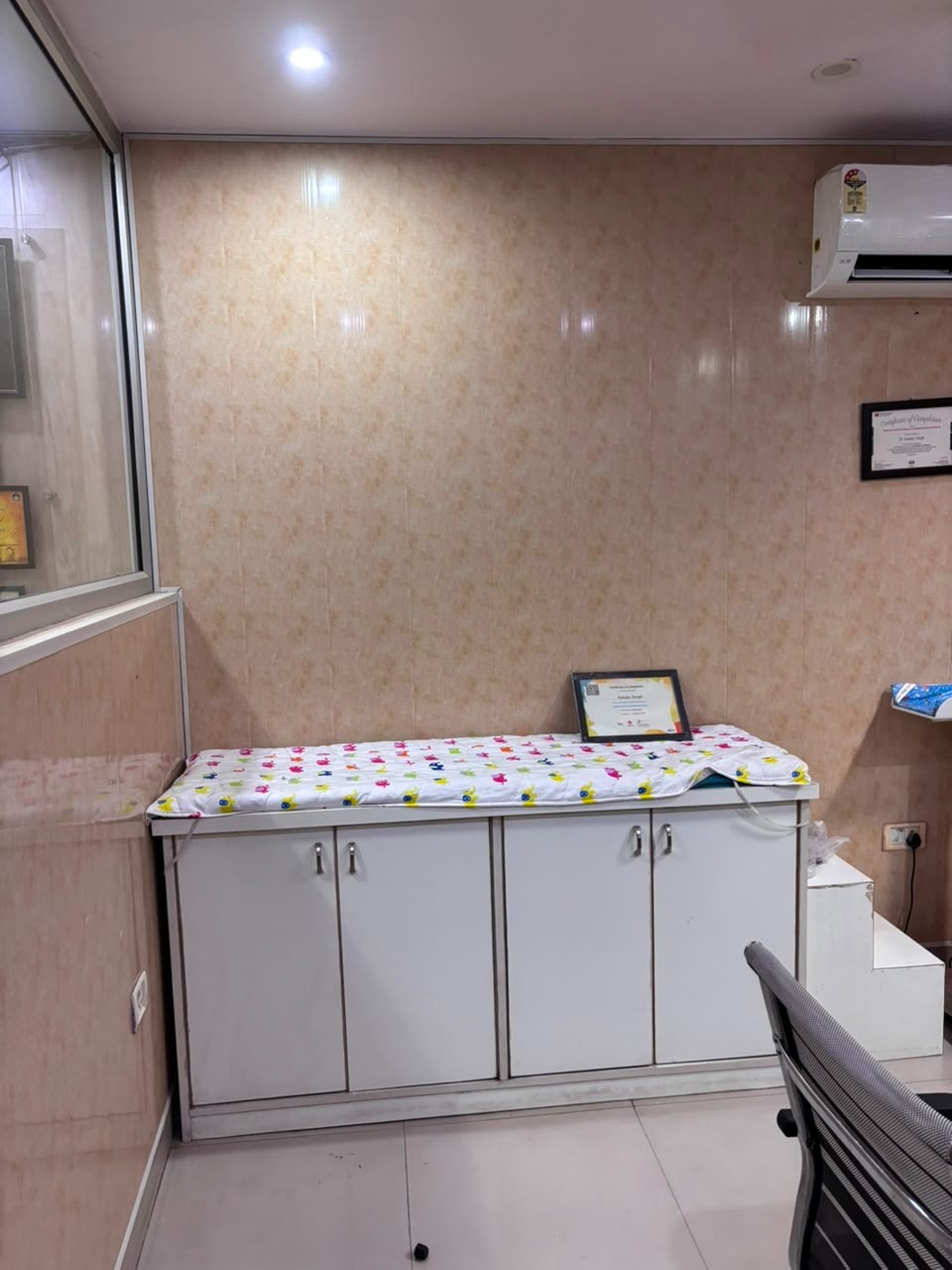 Pediatric examination table